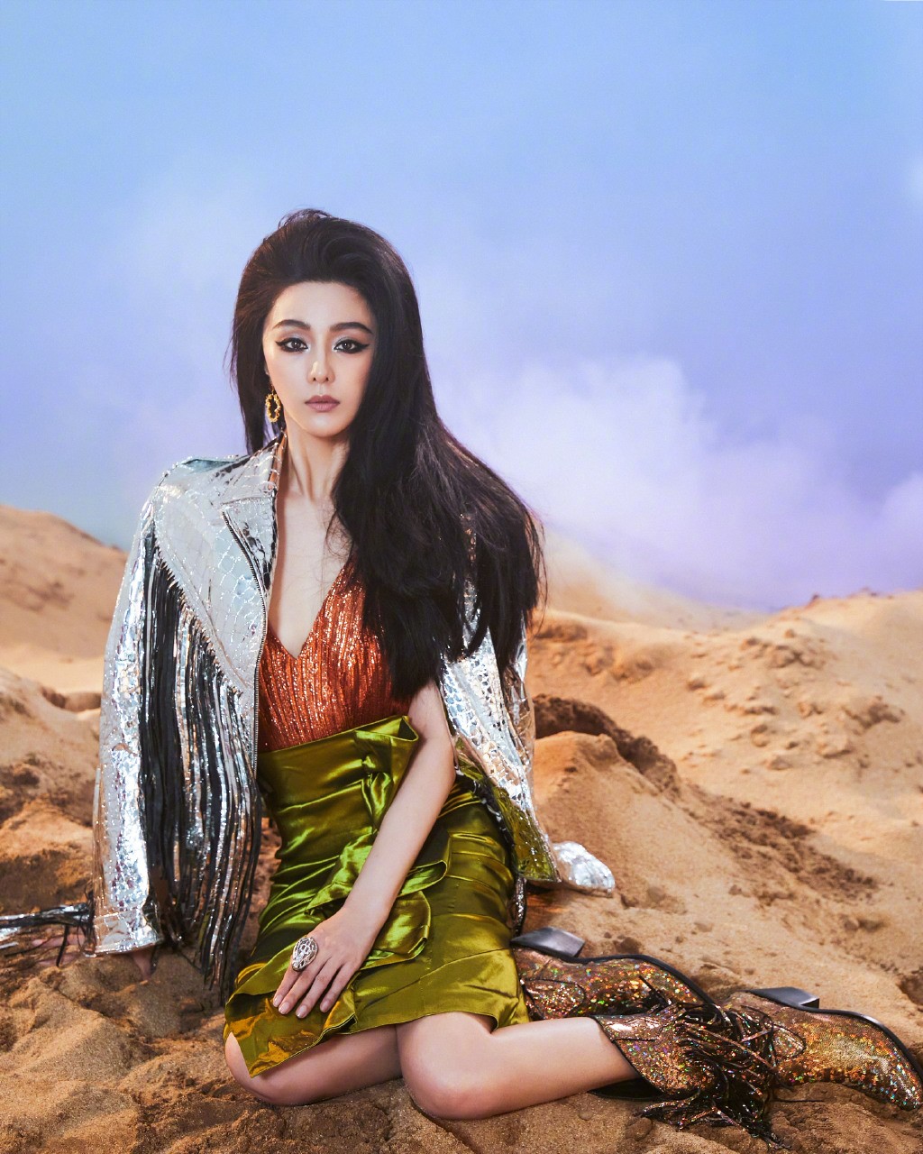 范冰冰穿深蓝牛仔裤 (范冰冰身穿牛仔裤)