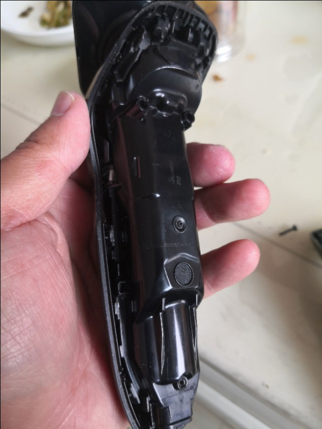 飞利浦剃须刀s5000系列怎么样拆卸,飞利浦电动剃须刀s5000型充不上电