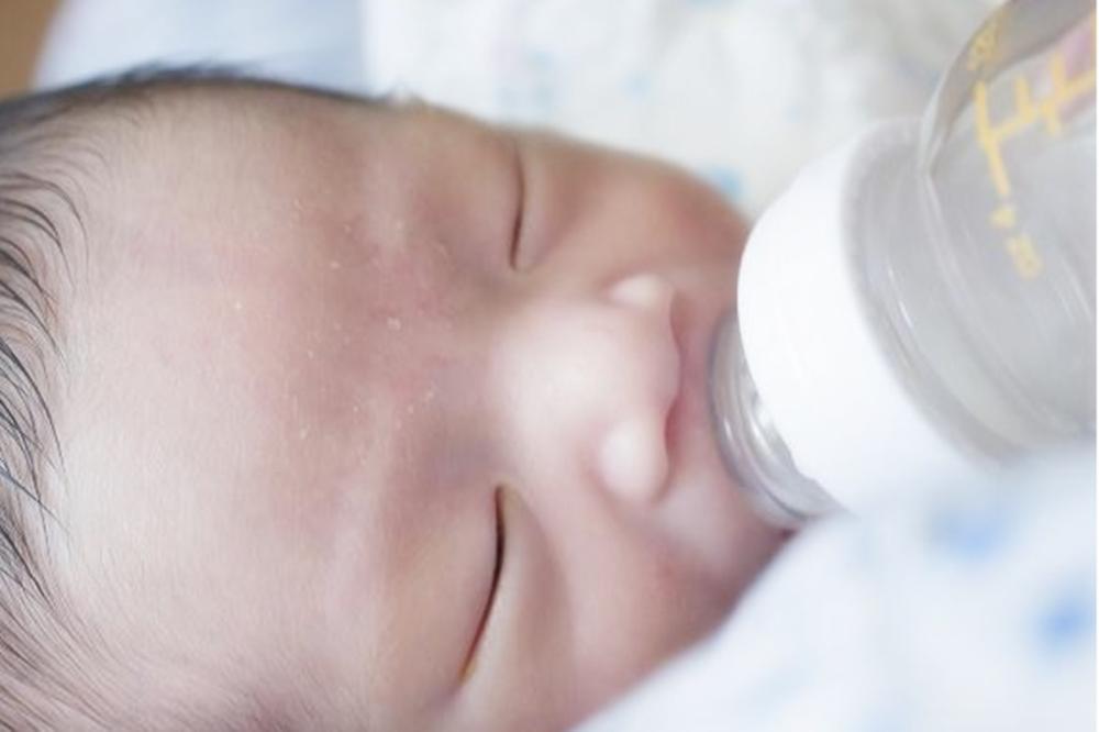 为什么宝宝吃着奶会睡觉,为什么宝宝要吃母乳才能入睡