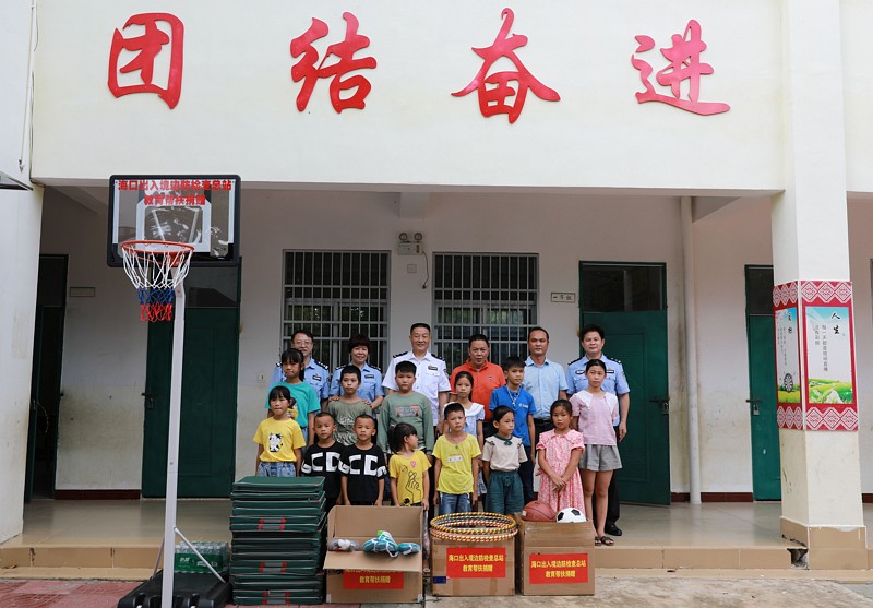 党史宣讲小分队海口支队,帮扶村开展党史宣讲活动