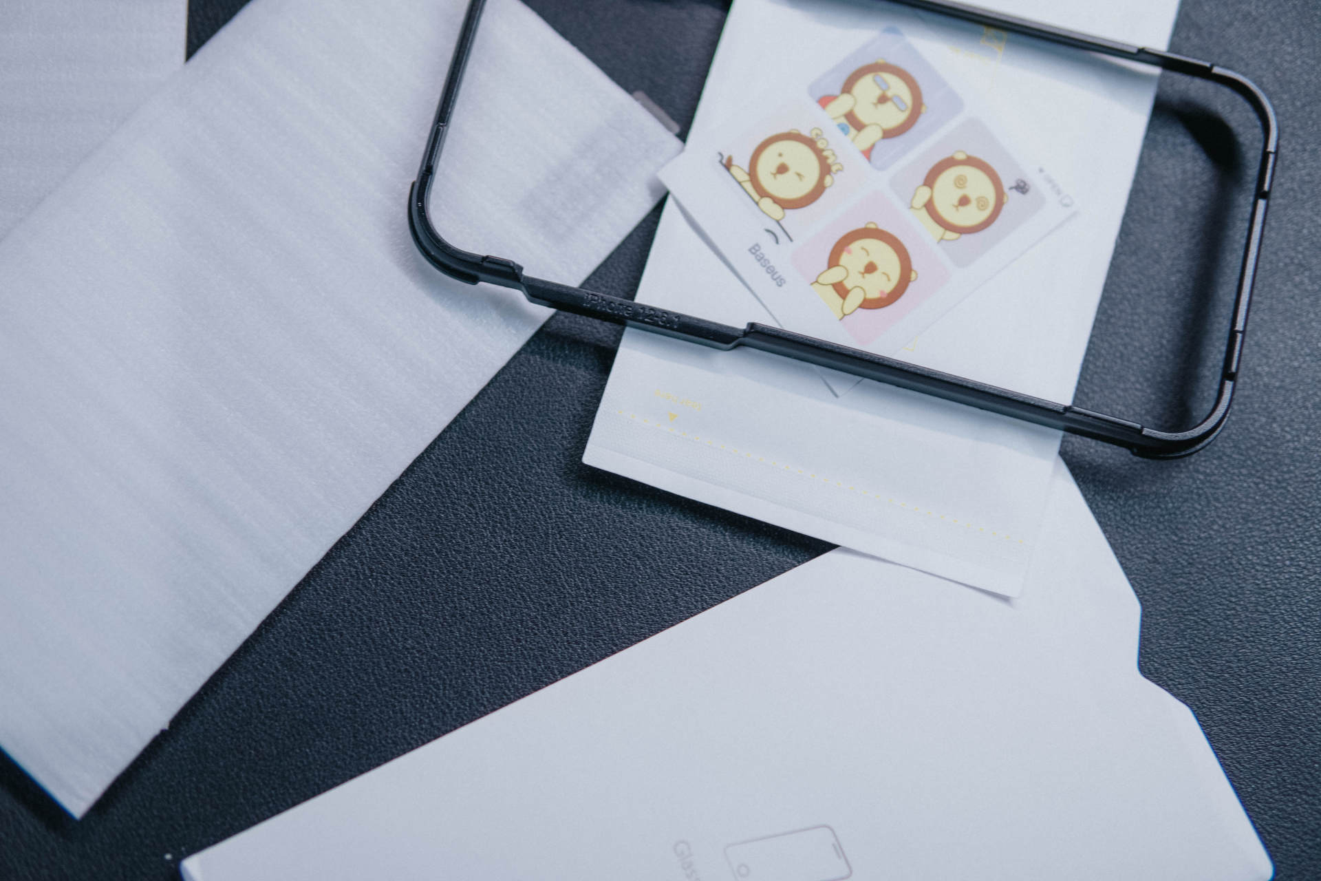 新手机自带的高清膜,倍思无尘舱钢化膜iphone11