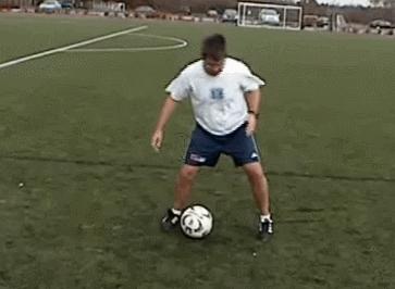 运球急停体前变向衔接前后转身,足球变向过人教学