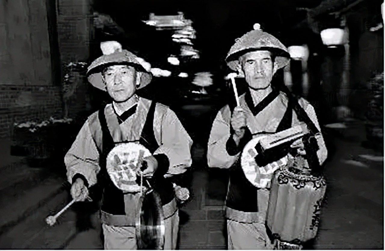 古代打更人是不是每个时辰都会打,古代打更的人什么时候打更