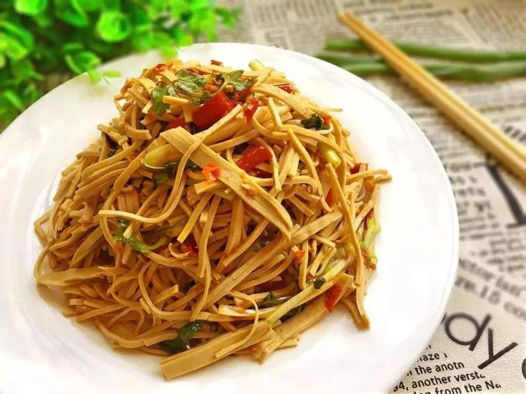 小时候的辣条豆腐丝,豆腐丝可以做什么汤