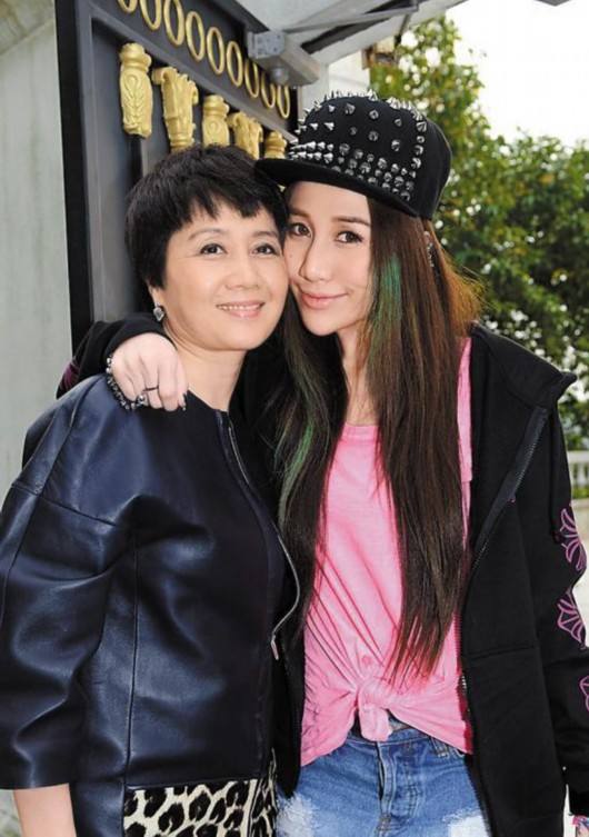 赌王四太两个儿子照片,赌王四太与小女儿关系好不好