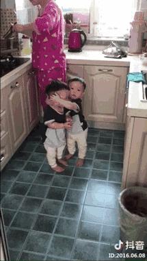 “听说，玩抖音的，就不是好女孩了？”