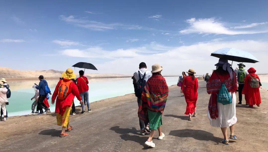 茫崖艾肯泉夏季游攻略,青甘大环线艾肯泉