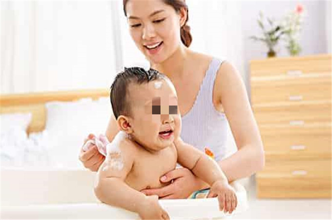 孩子抗拒洗头洗澡,三岁孩子抗拒洗澡怎么办