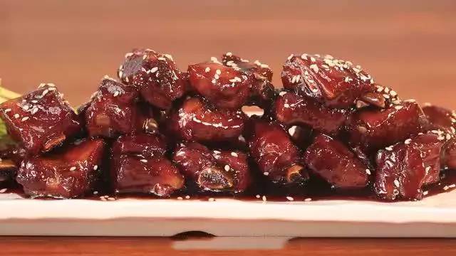 大厨教你在家做糖醋排骨简单易学,糖醋排骨烧得发苦肉质又硬怎么办