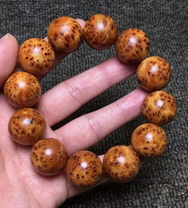 手串发霉了可以用水清洗吗,手串受潮发霉怎么处理