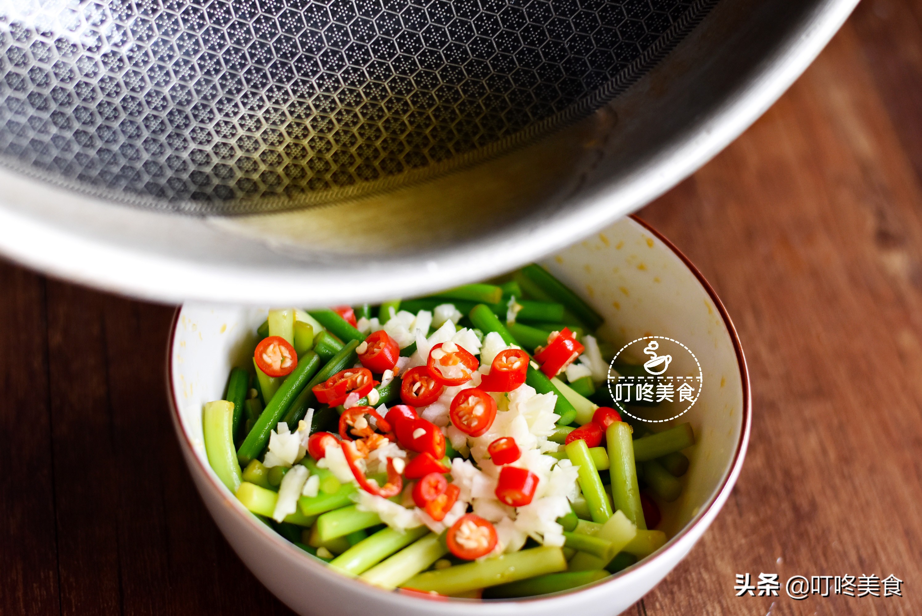 天气热吃这菜简单美味还很健康,天热了教你一道下饭菜