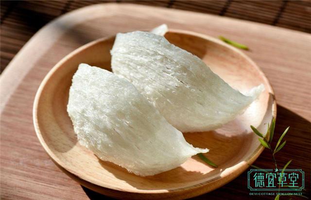 出国旅游随身要带点吃的吗,旅行途中带的特产多怎么带回国