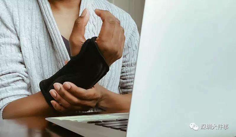 女子出现手麻,拖延1年后就医,手掌这地方已“瘪”掉!年轻人易中招