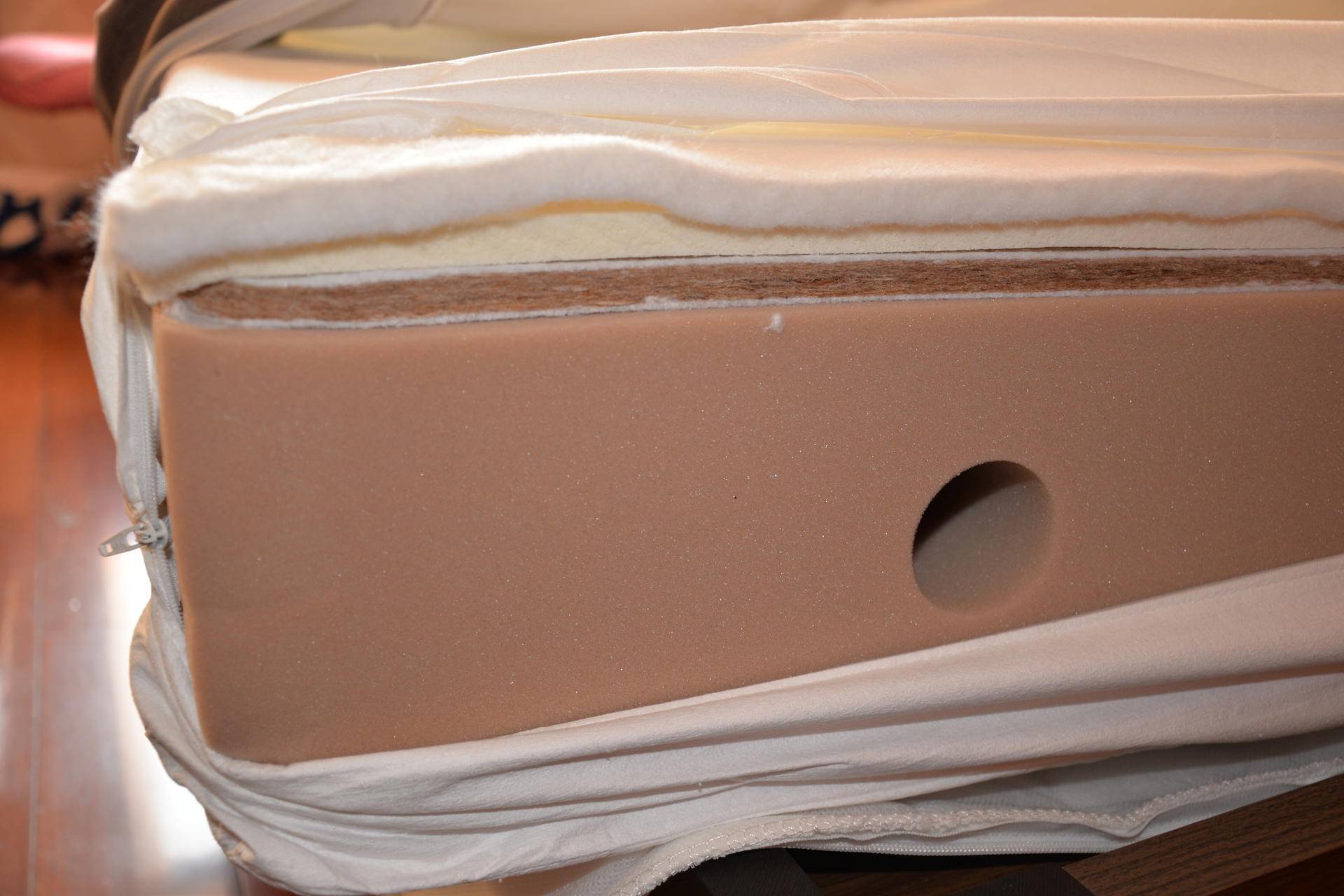 孝敬父母篇二：你们的满意是我的目标—8H黄麻透气护脊床垫