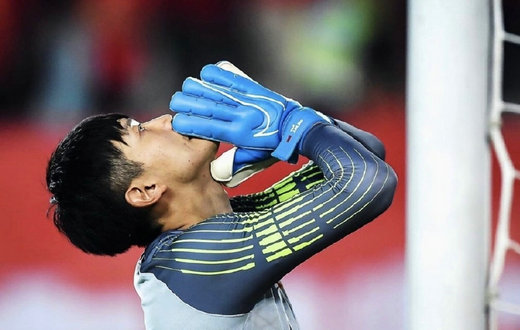 写错15名国脚，仅是黑色幽默：媒体道歉作者降为见习记者并非重点