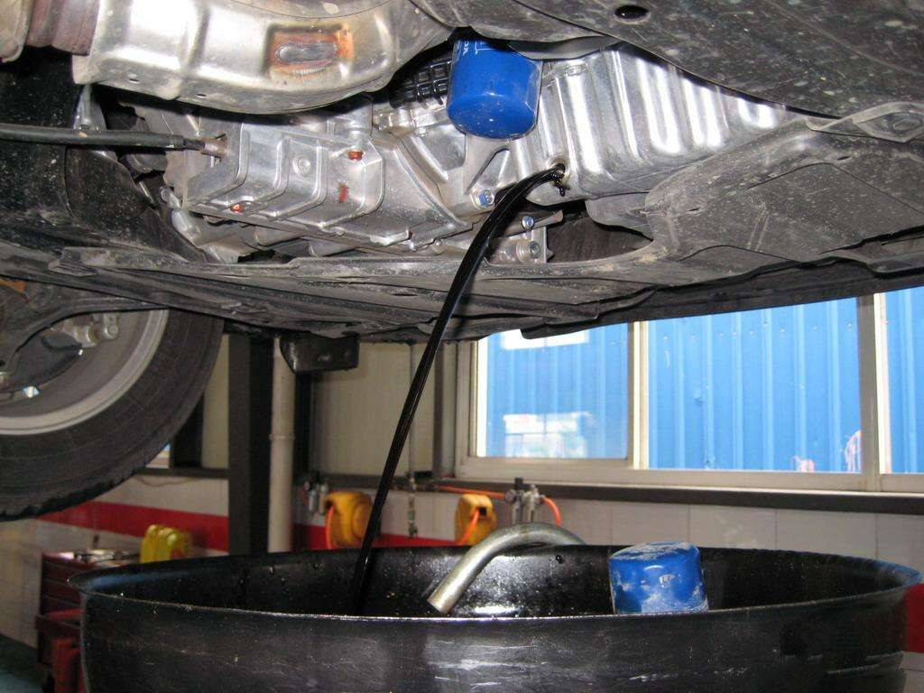 保养师傅普遍把机油加多吗,抽机油和放机油对比哪个更好