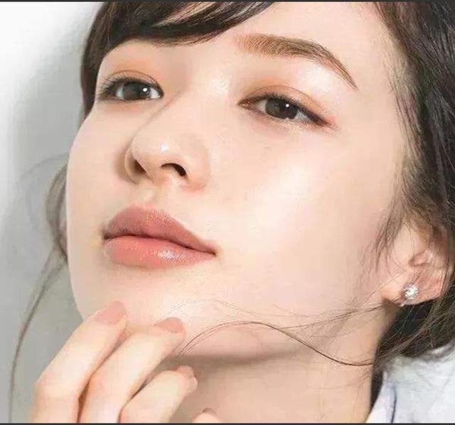 干皮瑕疵多适合用粉底还是气垫,什么粉底遮瑕好又适合干皮