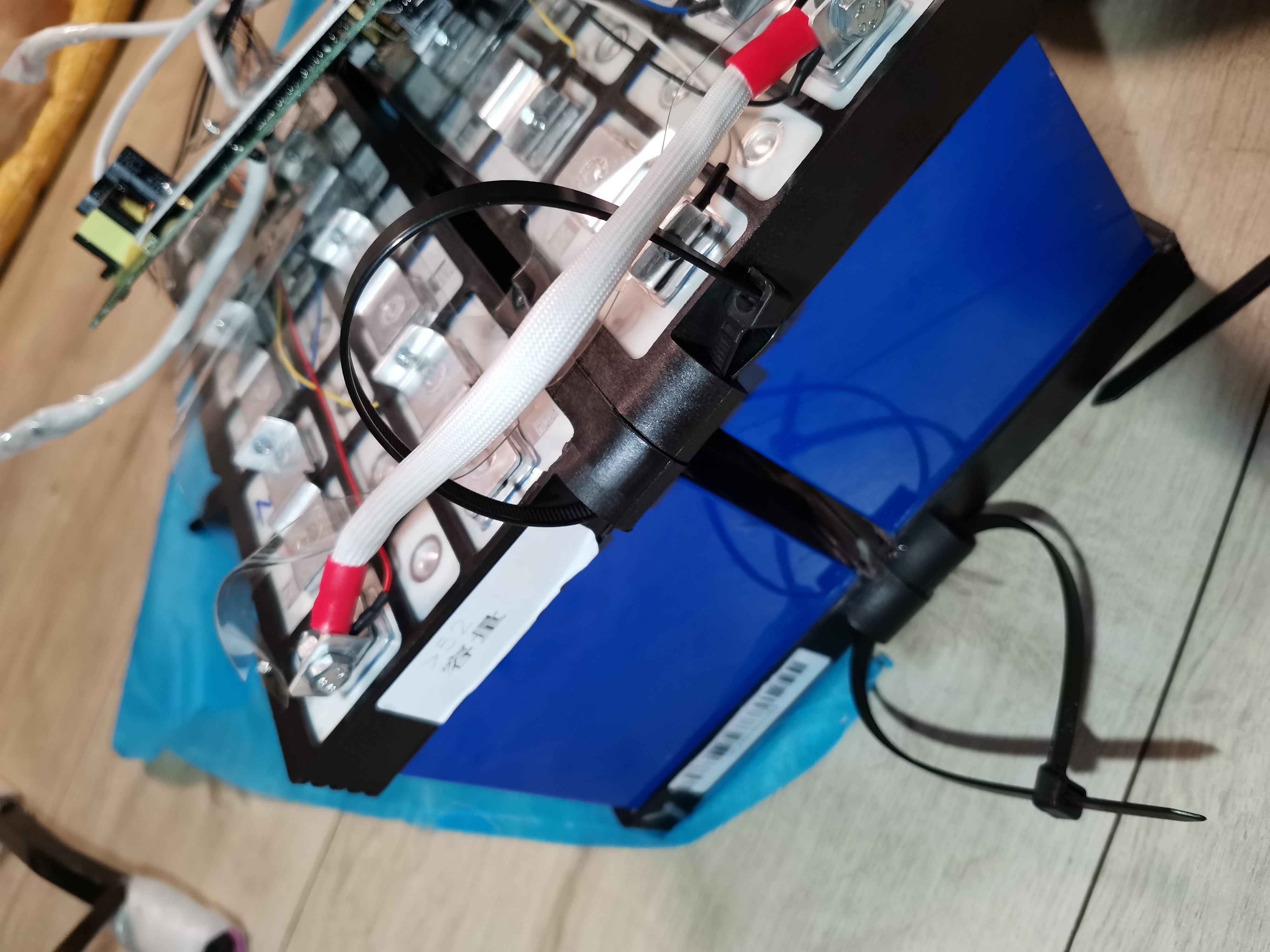 磷酸铁锂做三轮车电池,给电动三轮做一个磷酸铁锂电池