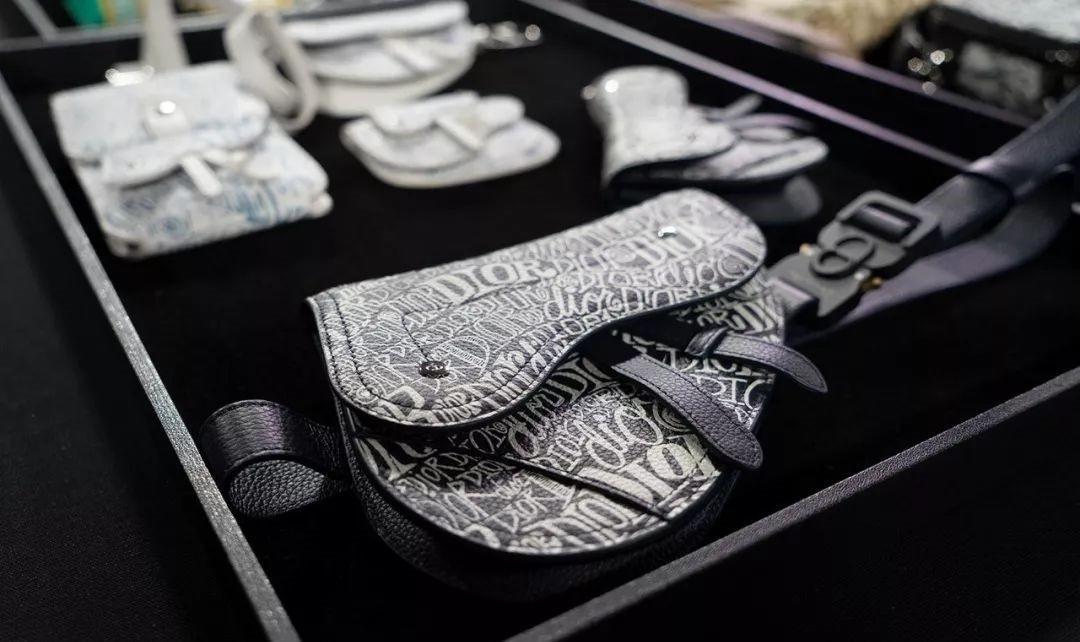 龙傲天一代,商界奇才龙傲天