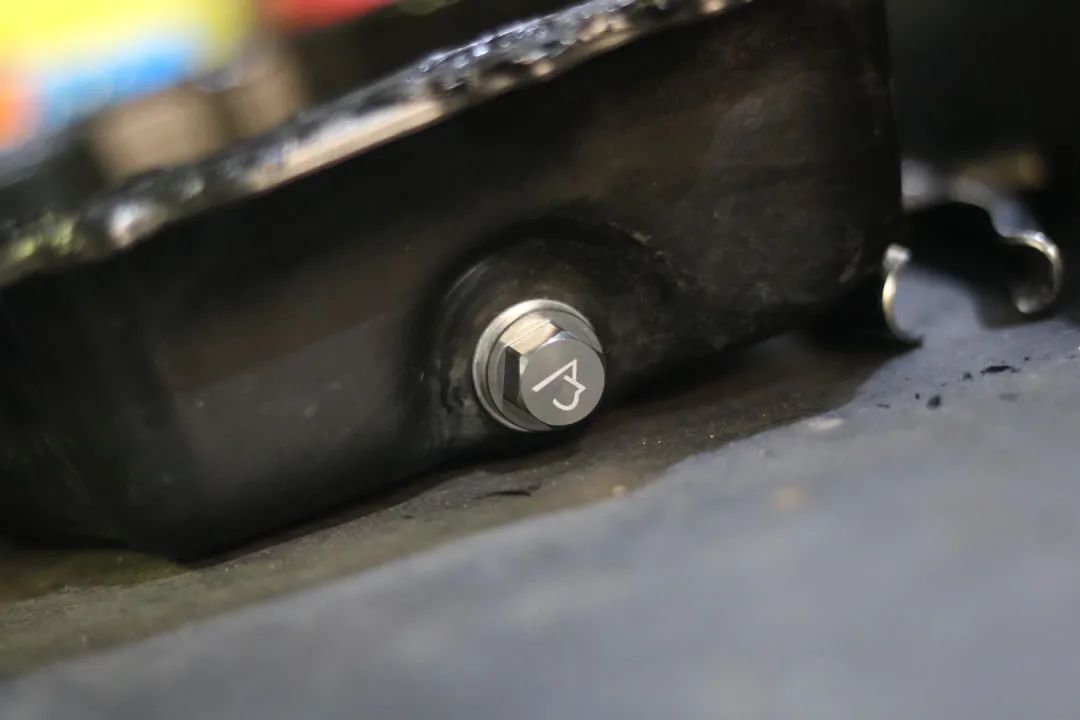 奔驰w221升级新款w222s450外观,老款奔驰w211e260翻新整备