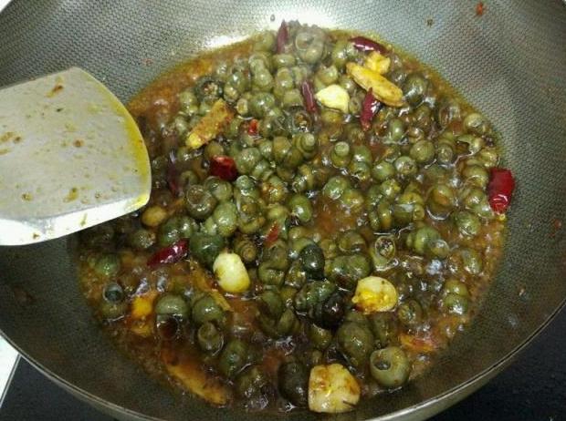 炒田螺时候，总是洗不干净？学会这一招，螺肉鲜嫩没有沙！