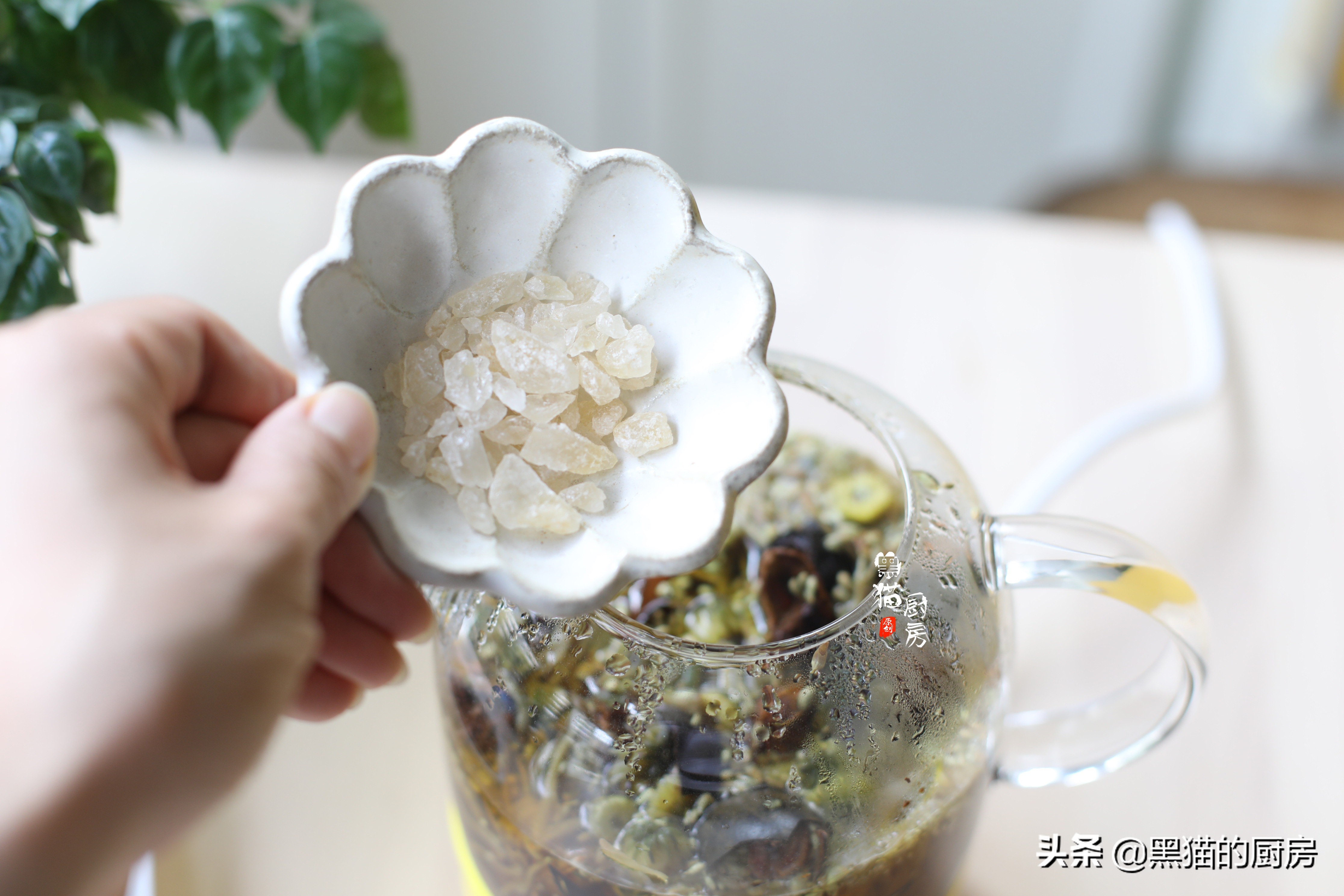 天冷，少吃水果多喝“五花茶”，一次一壶，微甜回甘不怕口干口苦