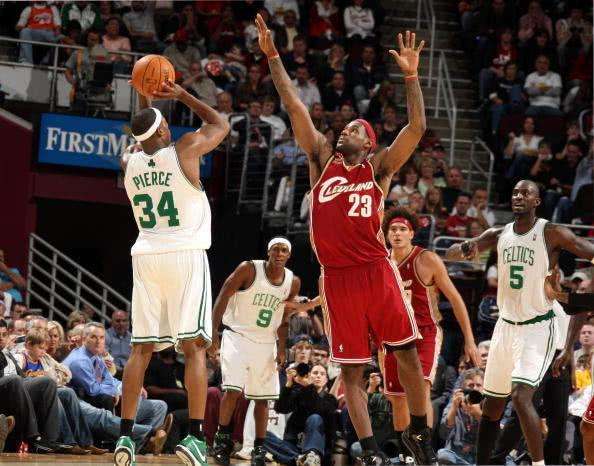 NBA十大拥有“巨臀”的球星：保罗上榜，巴克利从3分线背打到禁区