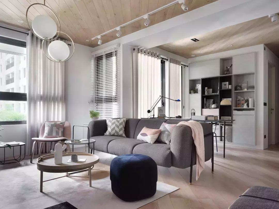 家具摆放风水：沙发不靠墙这样放，有靠山又实用