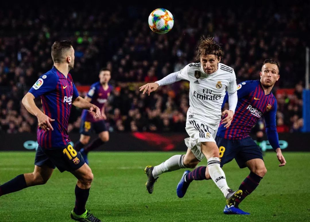 nikeadidas新春广告对比,关于nike与adidas之间的竞争视频