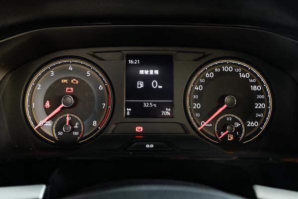 大众朗逸带有家族风格，搭载1.4T和1.5L，车身造型稳重