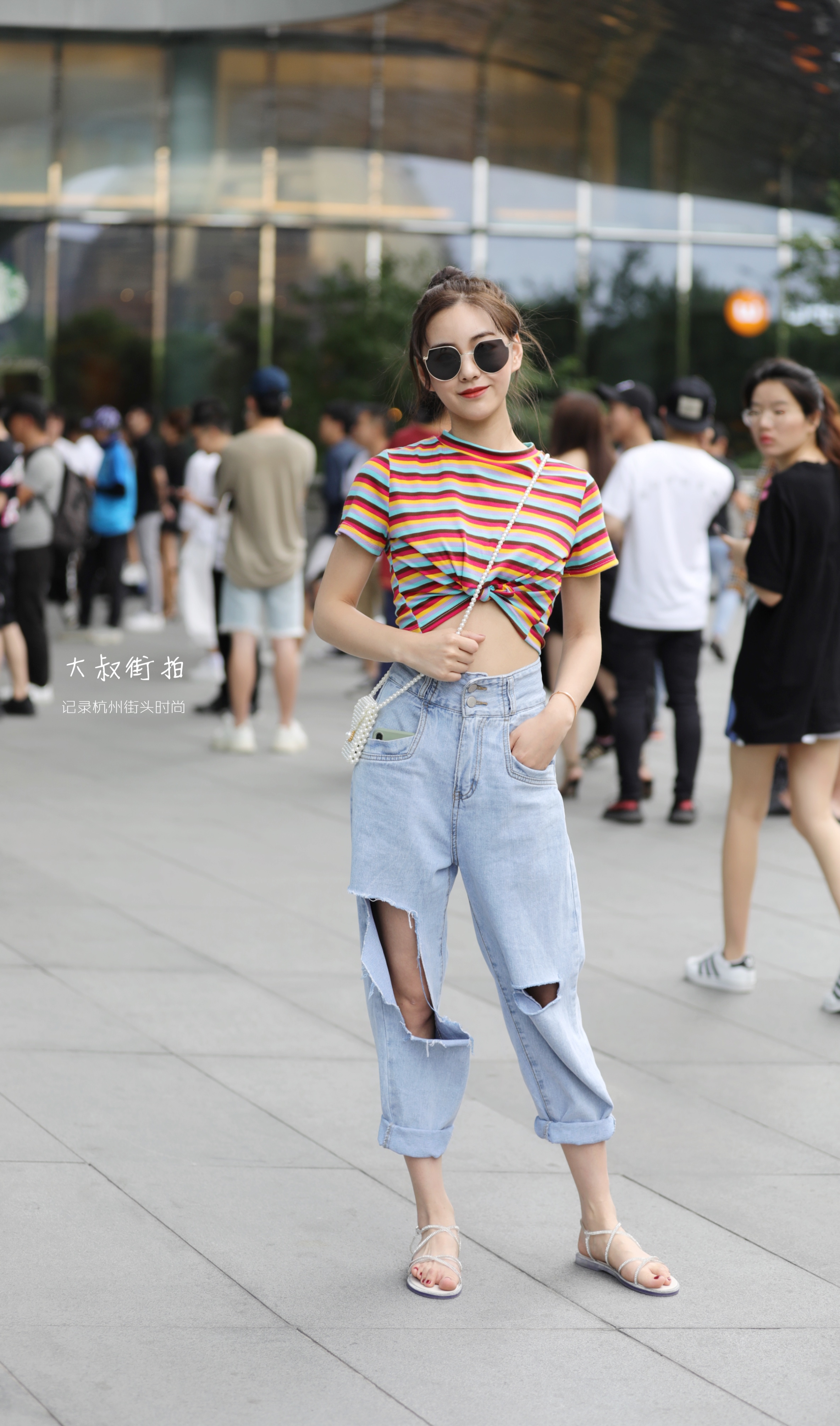 大叔街拍三亚姐妹,街拍40多岁大叔型身材穿搭