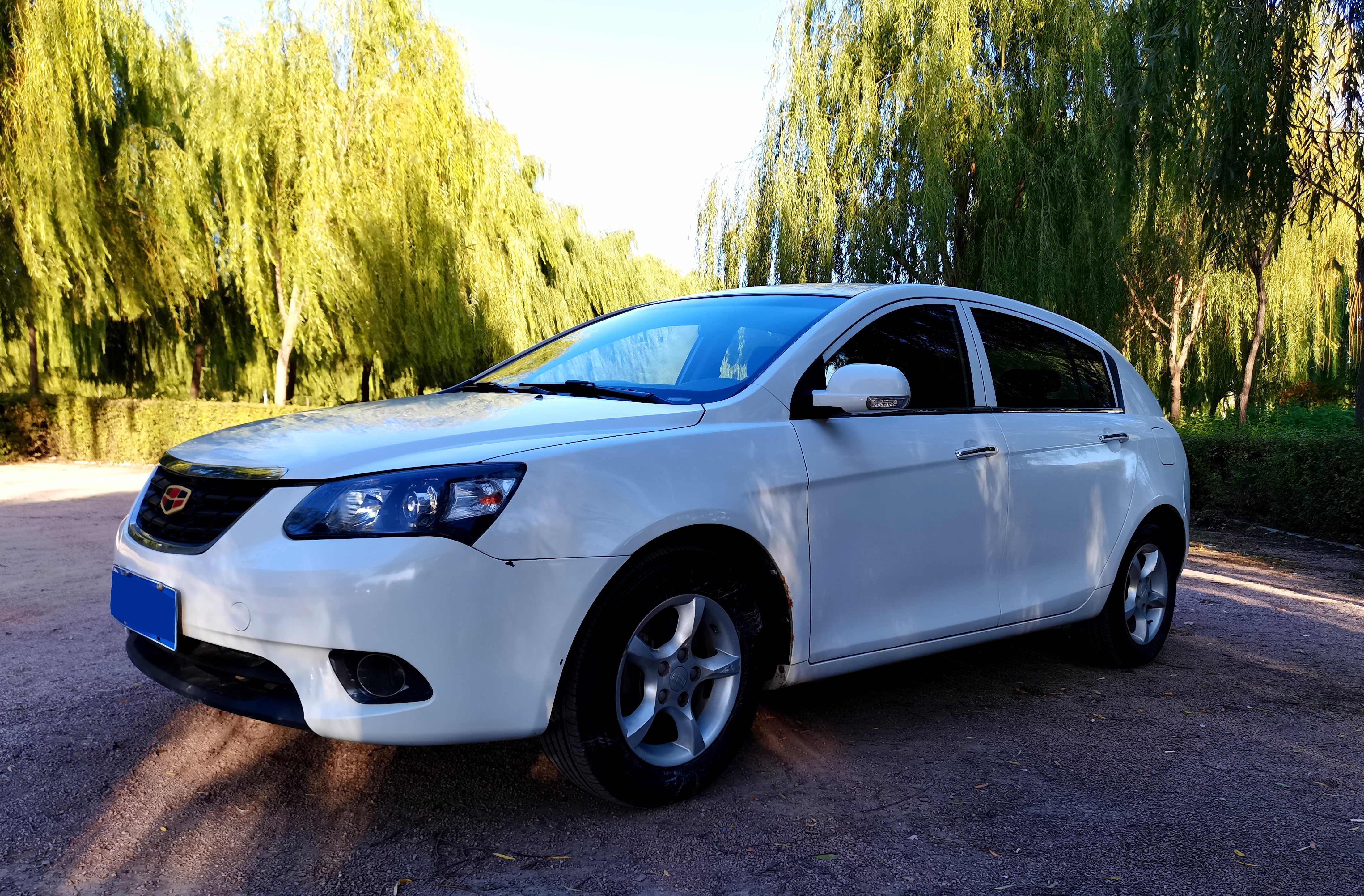 吉利帝豪ec7三元催化价格,万元左右的帝豪ec715可以买吗