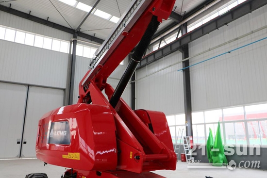 自行直臂式高空作业平台多少钱,上海直臂式高空作业平台未来趋势