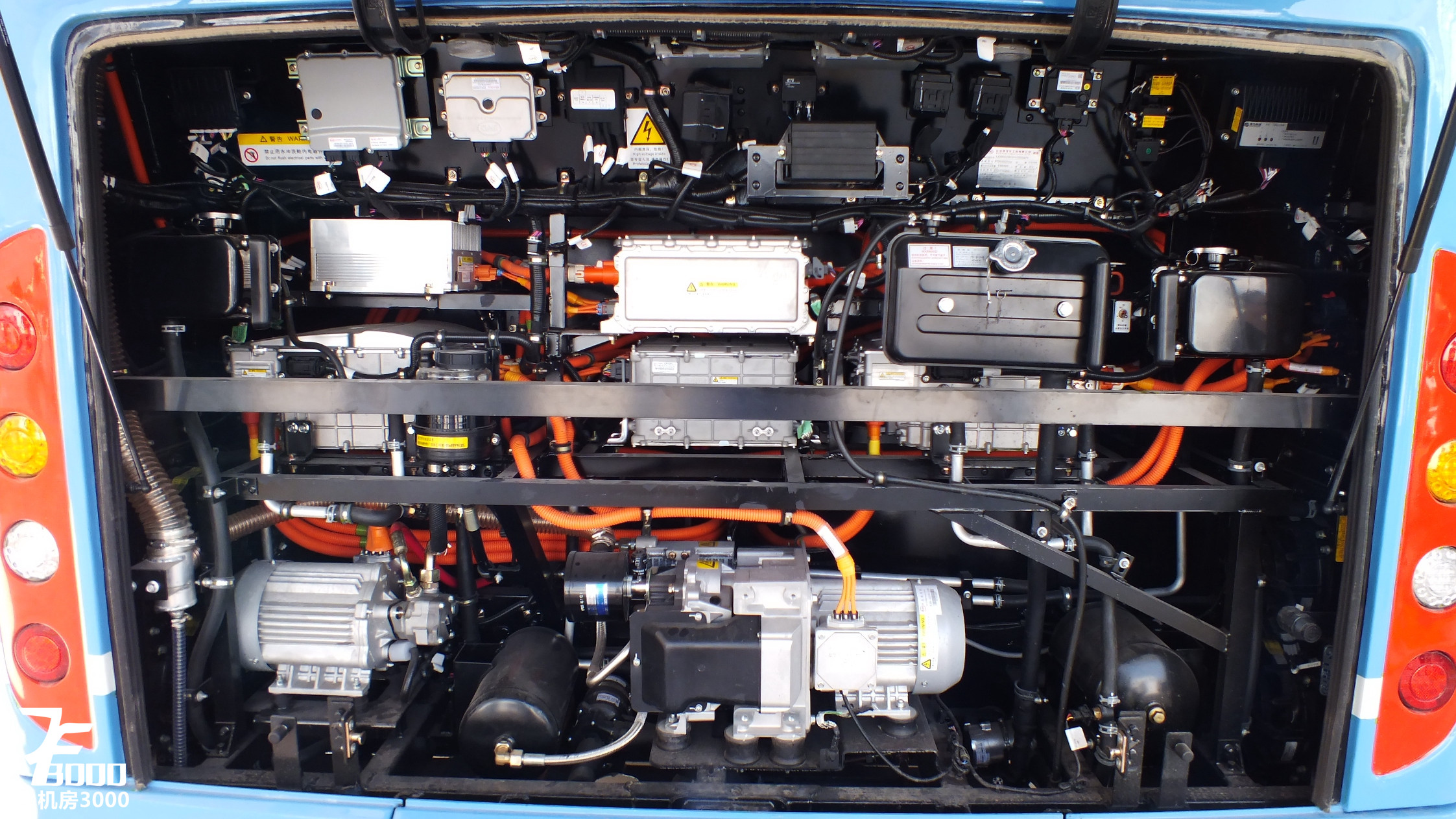 机房的渣评0西宁公交比亚迪BYD6100LEGV3