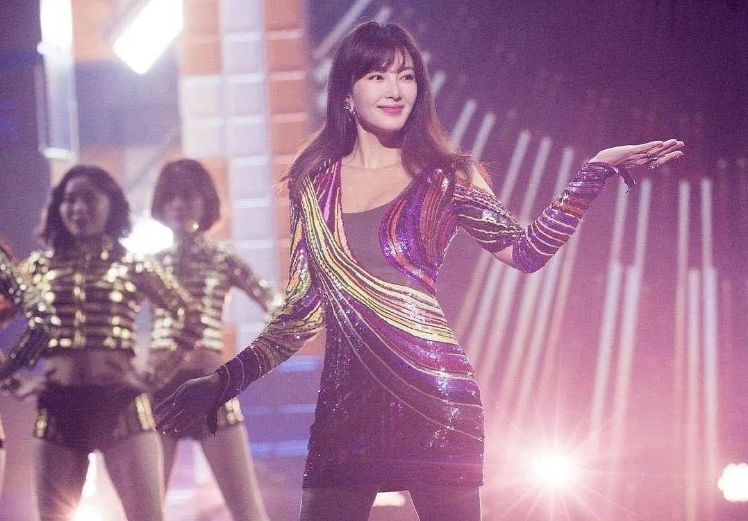 张艺谋人生履历,巩俐章子怡倪妮周冬雨历任谋女郎