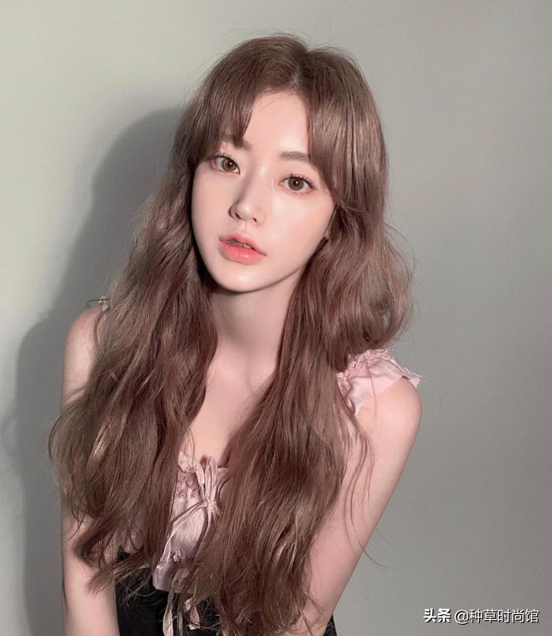 别再烫羊毛卷了！今夏“奶茶发”火了，超洋气