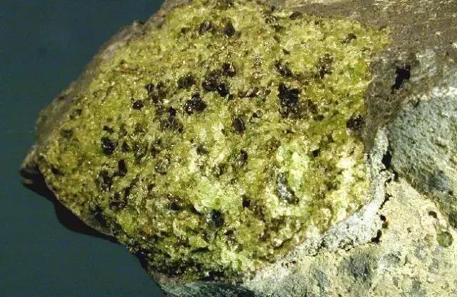 常见岩浆岩识别记录表,常见岩浆岩的认识和鉴定实验报告