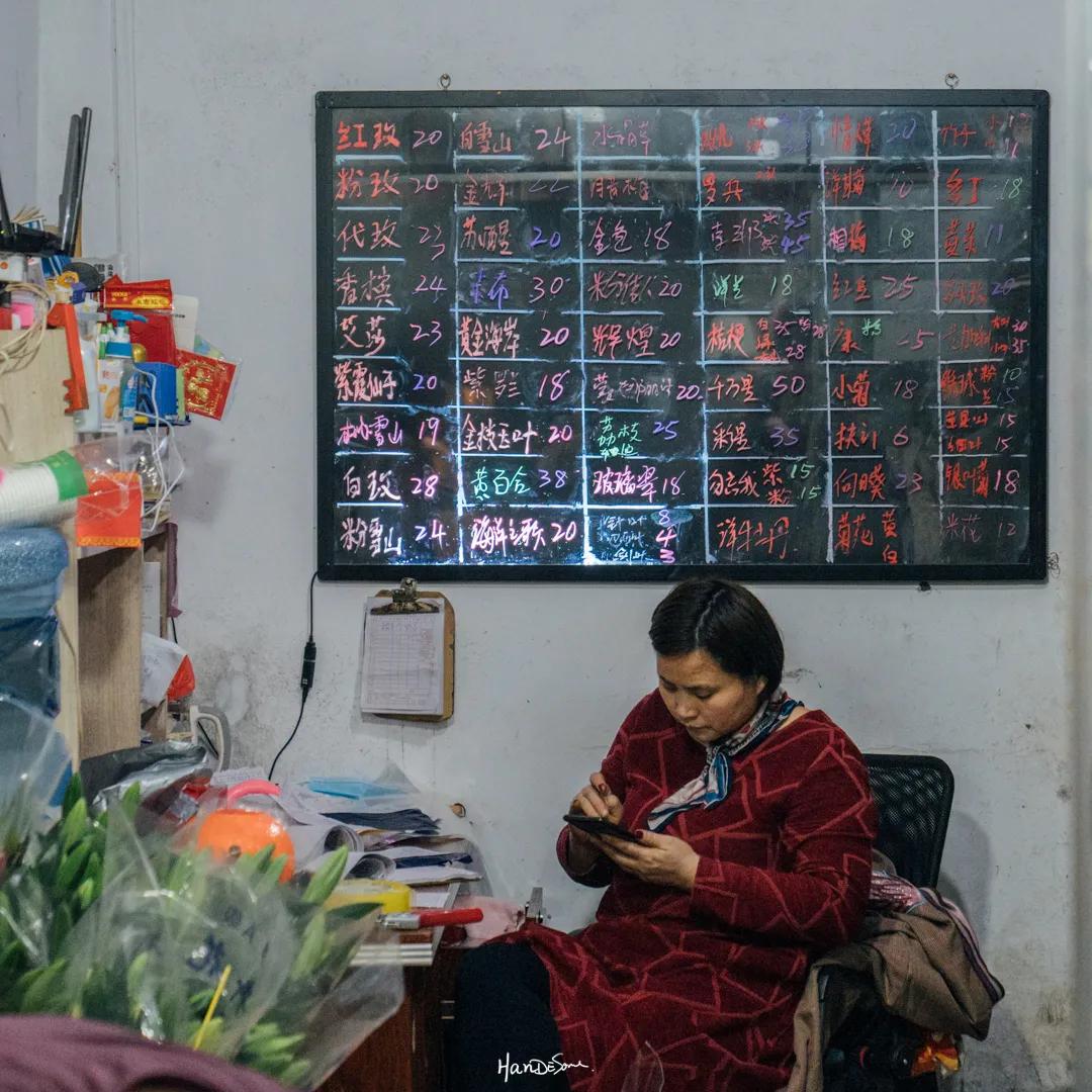 武汉地铁循礼门鲜花花市,武汉循礼门花市蓝色玫瑰