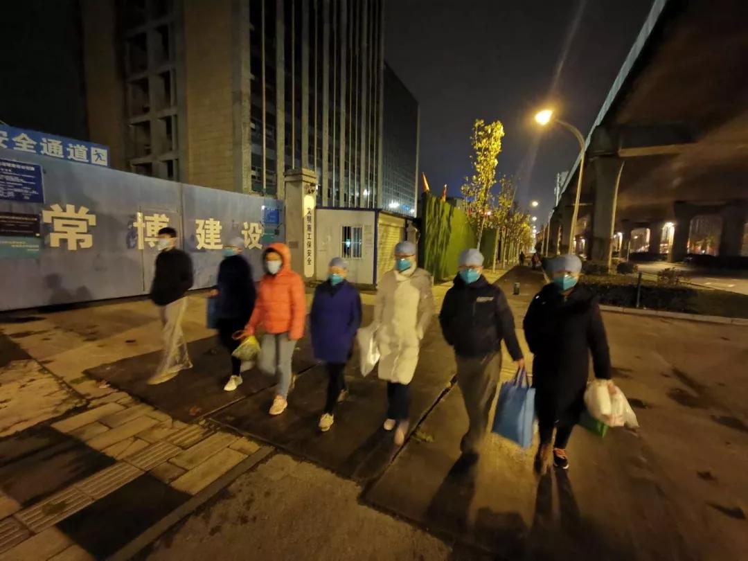 医院里的新冠患者越来越多,汉口医院特点