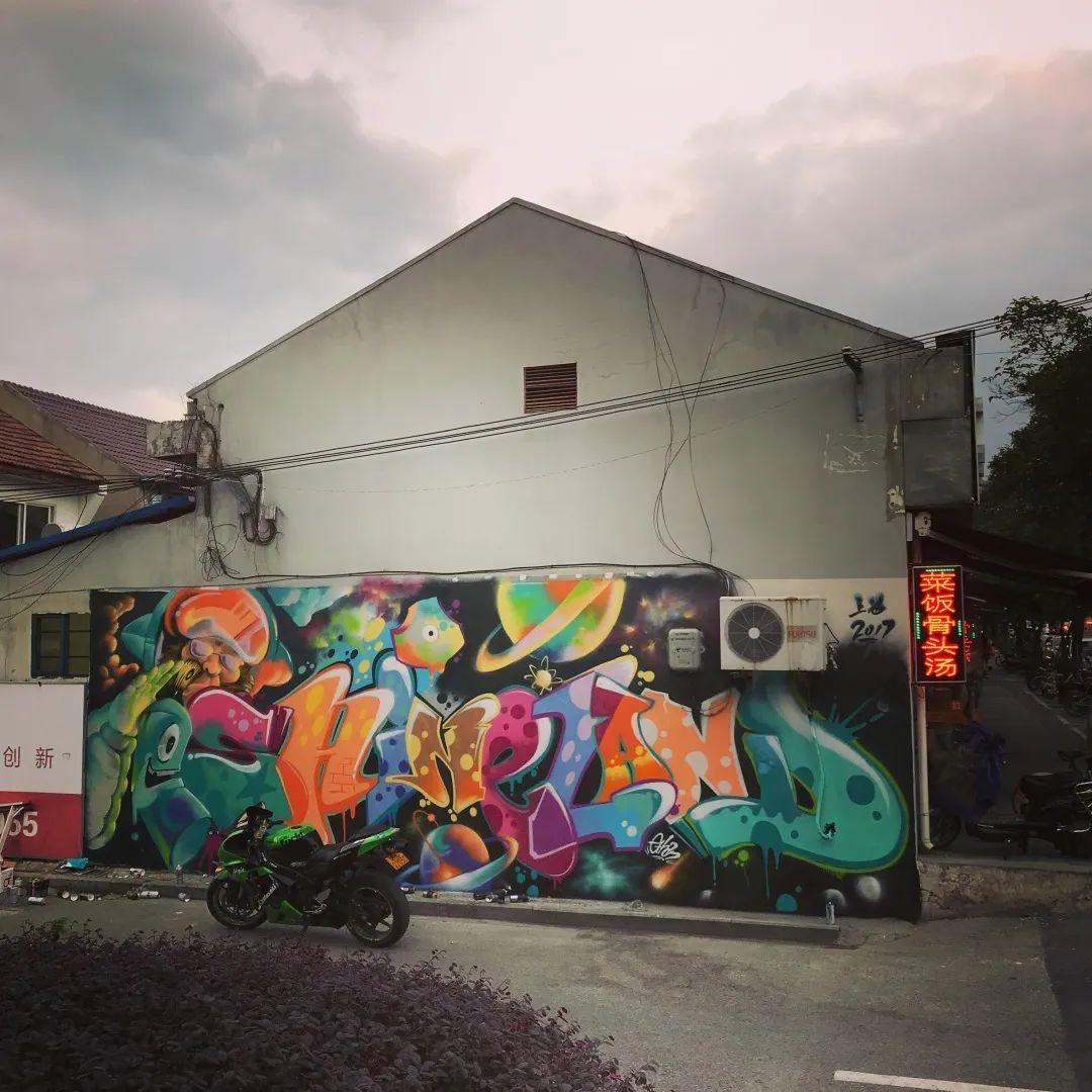 跨界首秀！街头涂鸦x花艺装置艺术，打造全球最IN潮流现场