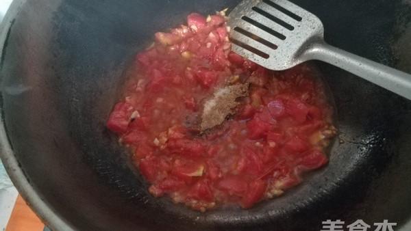 没有老干妈和西红柿怎么做方便面,家里剩下老干妈怎么做拌面