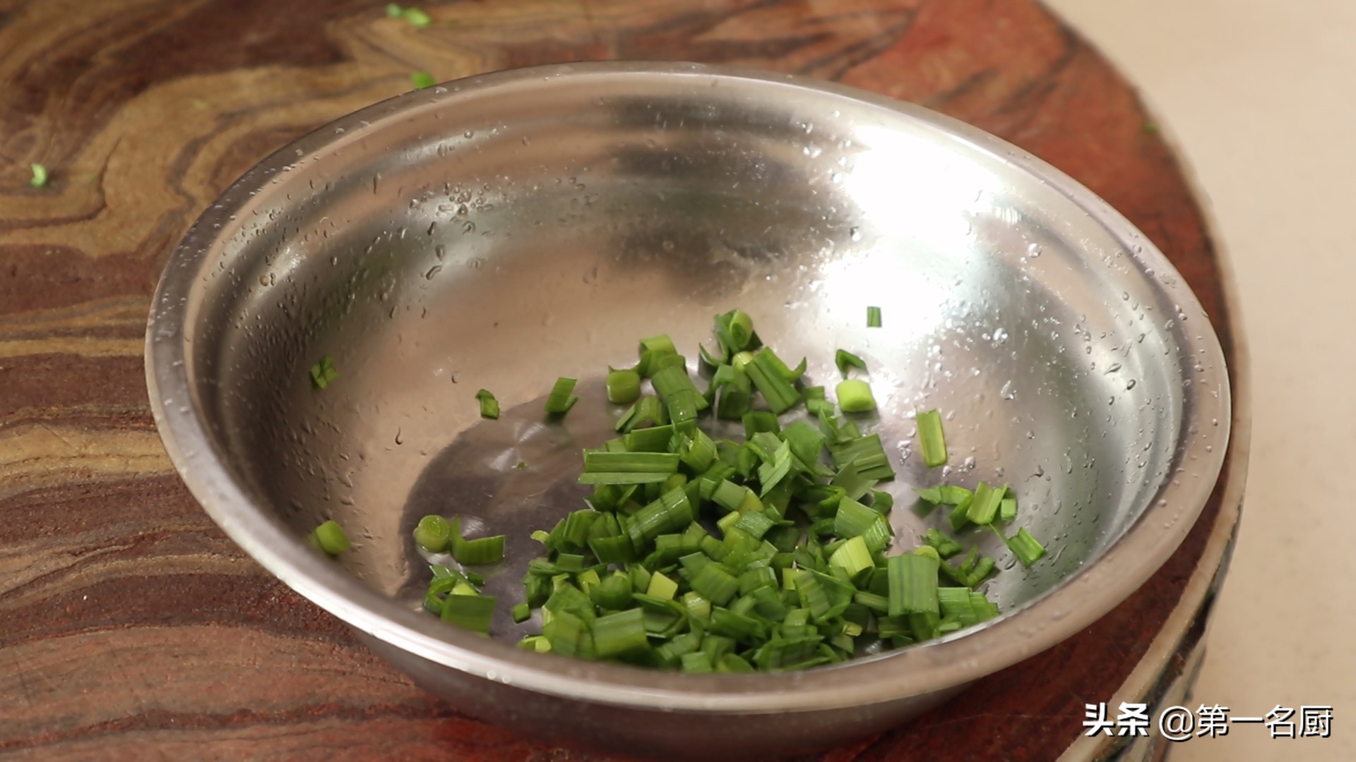 金针菇简单好吃的做菜方法,正宗脆爽香椒金针菇的做法