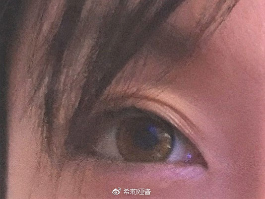 隐形眼镜需要高一点吗,隐形眼镜要硬的好还是软的好