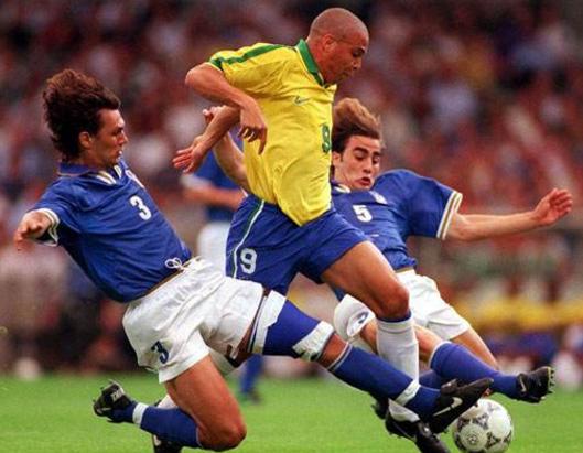 罗纳尔多钟摆式过人,罗纳尔多最经典钟摆过人