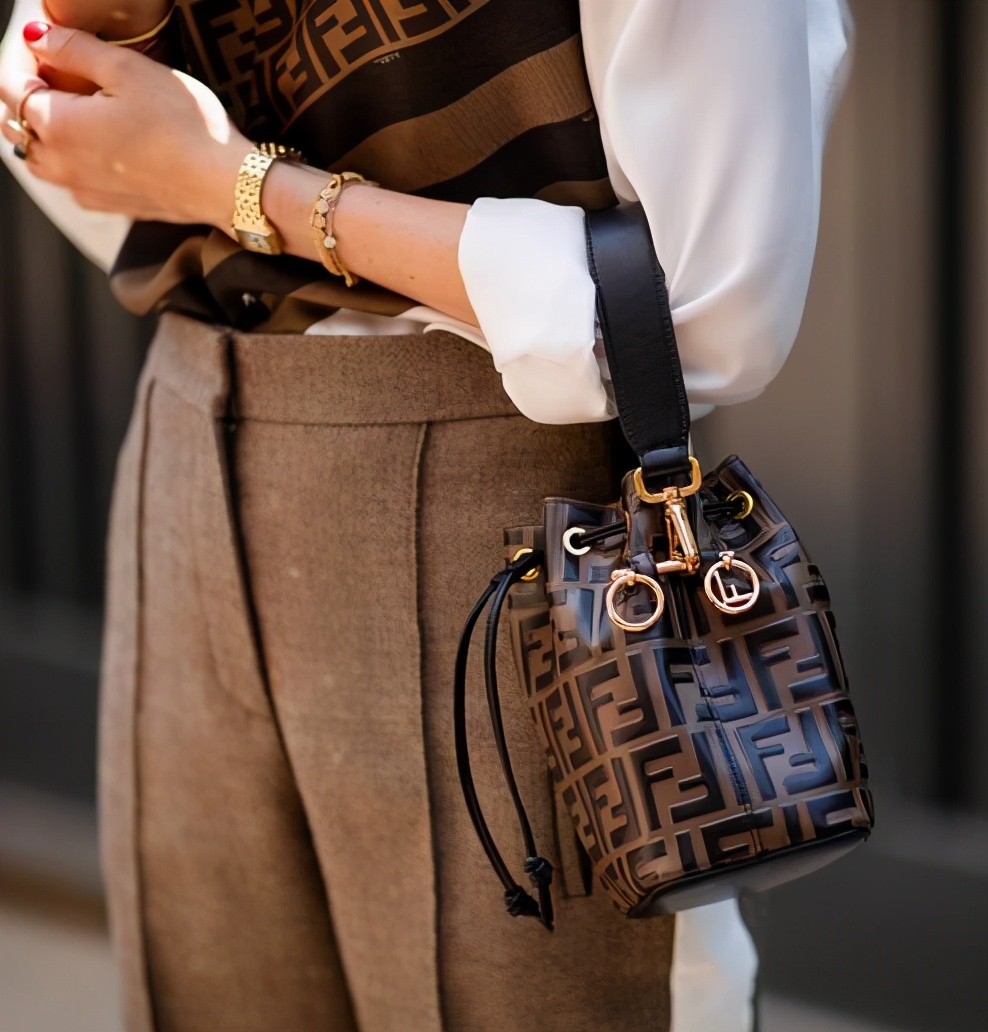 芬迪品牌故事,芬迪背后的故事有哪些