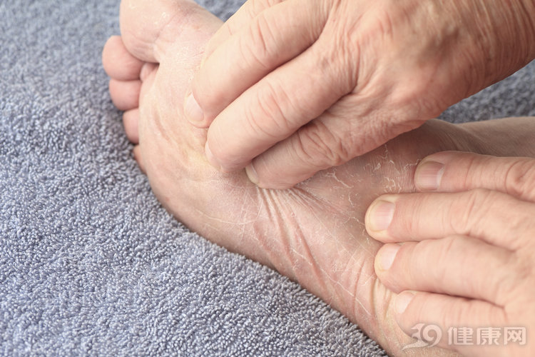 老人鞋抽检致癌物超标302倍,黑心老人鞋里查出致癌物超标302倍