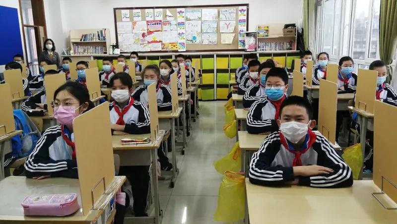 大连现在都有啥学校开学了,今天大连小学生开学吗