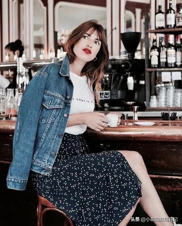 入春怎么穿？回头率最高的穿搭参考：“长裙+外套”，气质又高级