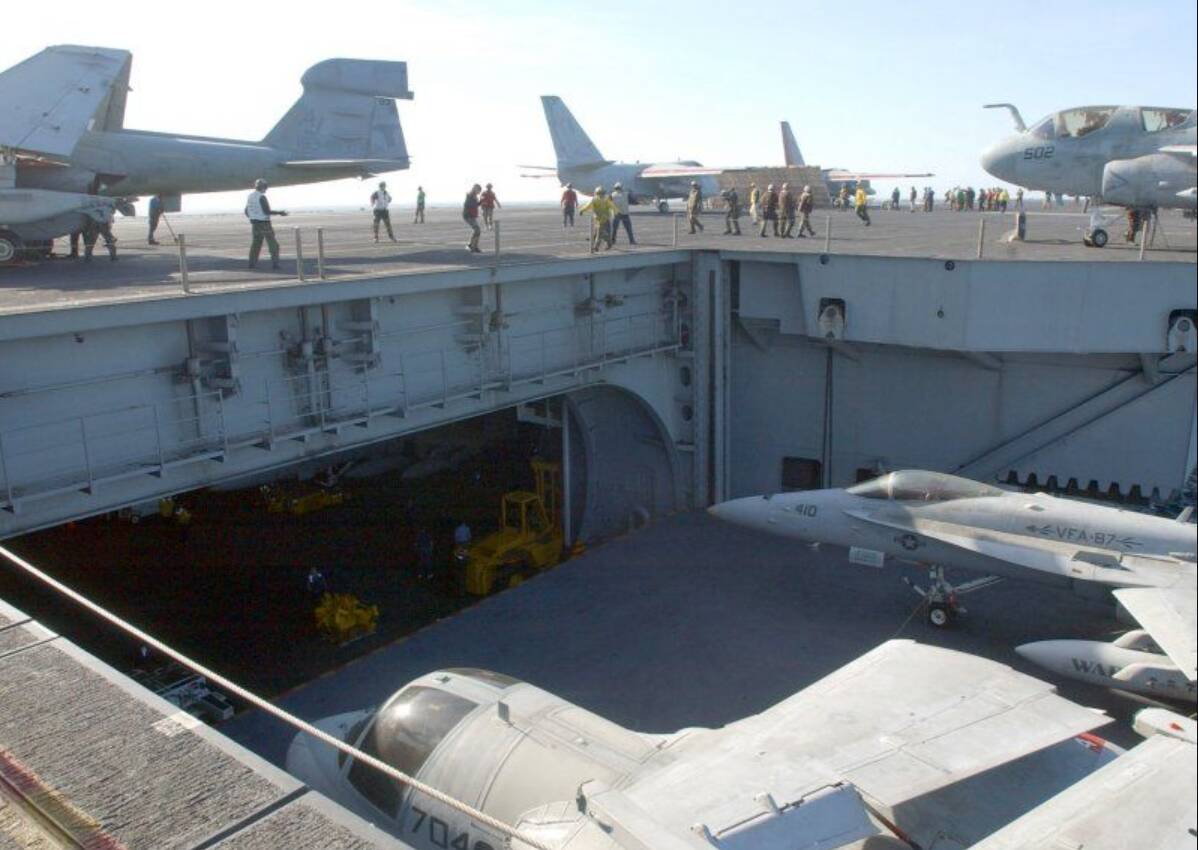 美军卖掉退役航母,美国一美元卖掉的航母