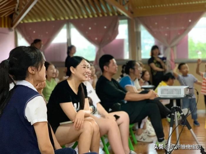 雏鹰宝贝幼儿园足球,足球特色示范幼儿园如何实施